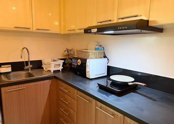 Apartment Cozy High Floor Venice With Balcony Walk To M Manila