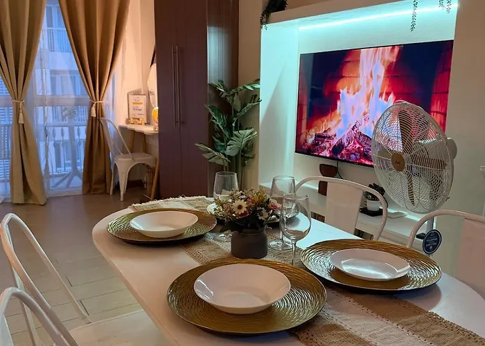 Cozy High Floor Venice With Balcony Walk To M * Manila