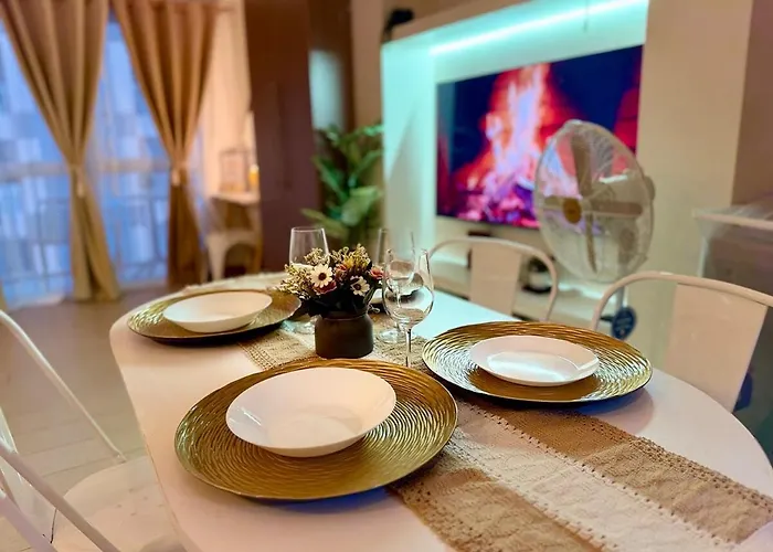 Cozy High Floor Venice With Balcony Walk To M Apartment Manila