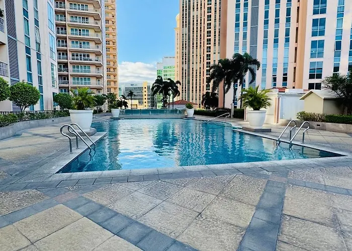 Cozy High Floor Venice With Balcony Walk To M
