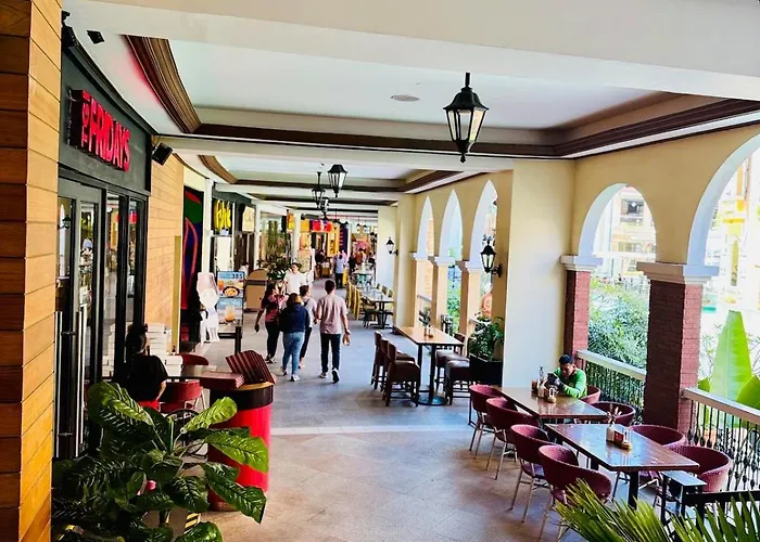 Cozy High Floor Venice With Balcony Walk To M Apartment Manila